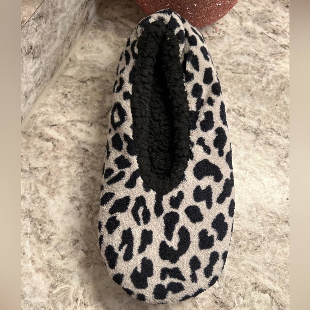 Issac Mizrahi Large Slippers - Picture 3 of 6